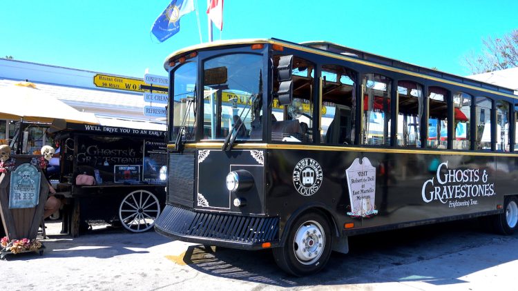 Ghost and gravestone sightseeing tour on Key West - KEY WEST, FLORIDA - APRIL 13, 2016